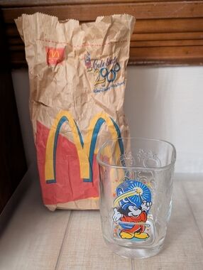 Vintage Y2k Disney X McDonald's Collectible Year 2000 Epcot Glass